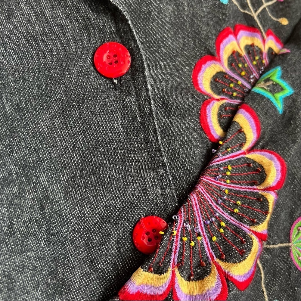 Units Women’s Sz 1X Embroidered Beaded Black Denim Floral Jacket Art To Wear - Picture 12 of 12